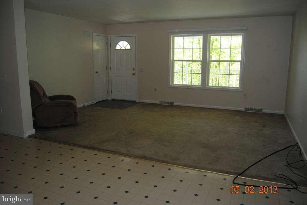 4854 Howellsville Road Front Royal, VA 22630 - Photo 10 of 30 Living Room