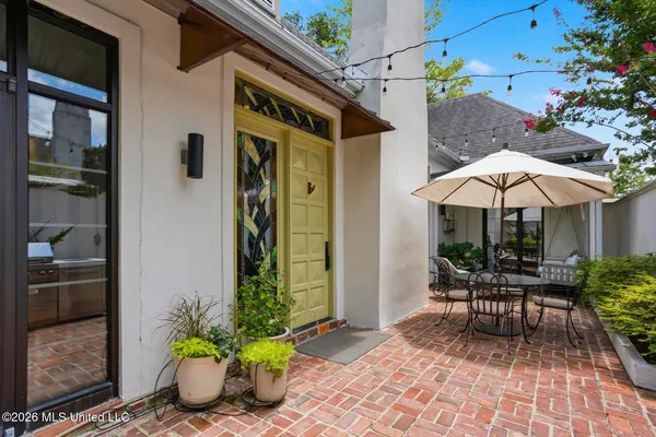 $425,000 | 1 Carlyle Place, Jackson, MS 39216