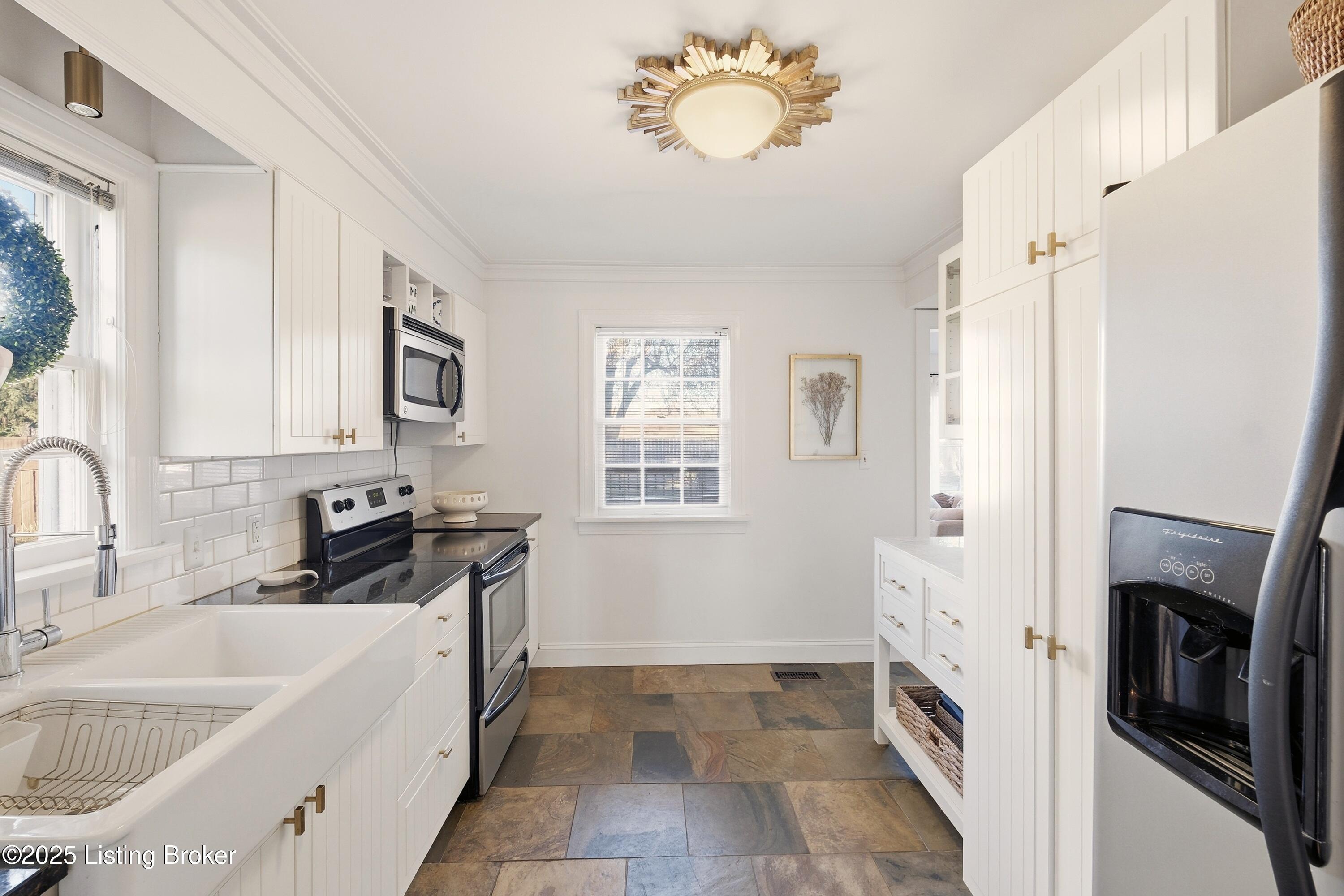 4205 Alton Road Louisville, KY 40207 - Photo 14 of 55 4205alton_louisvillerealestatemedia_066