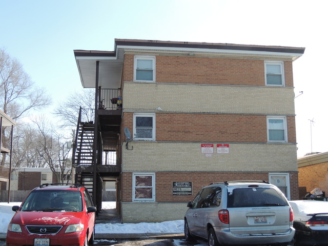 77 North Wolf Road Wheeling, IL 60090 - Photo 2 of 8 a front view of a house with cars parked