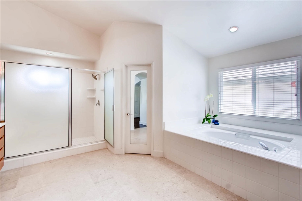 1143 Alexandra Lane Encinitas, CA 92024 - Photo 13 of 25 Gallery Image 13