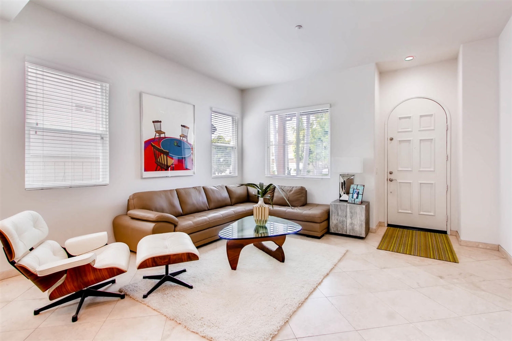 1143 Alexandra Lane Encinitas, CA 92024 - Photo 3 of 25 Gallery Image 3