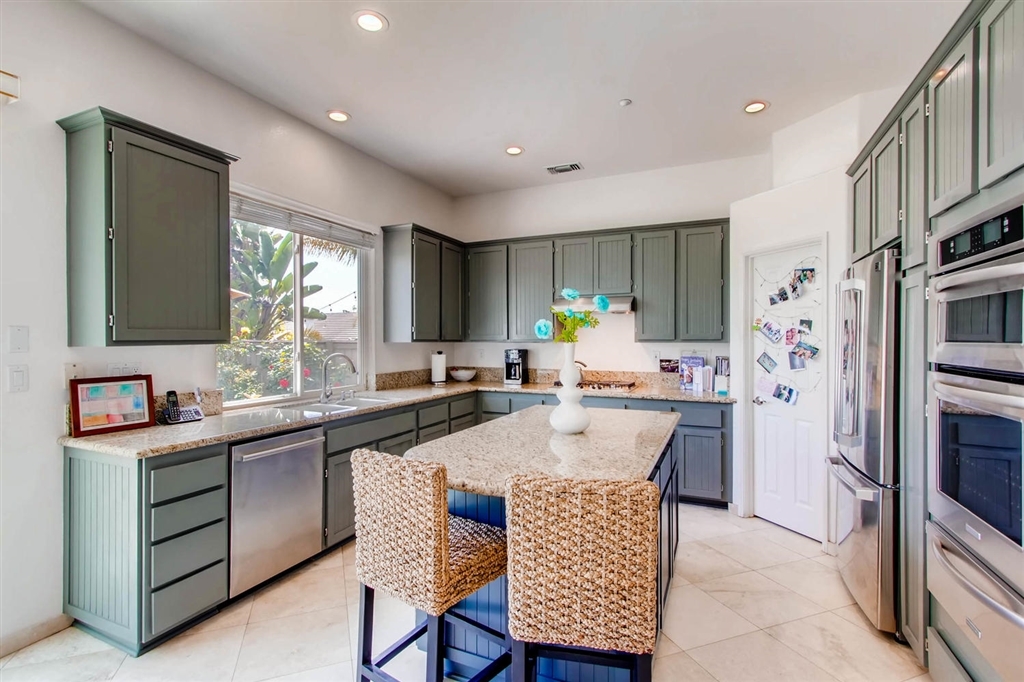 1143 Alexandra Lane Encinitas, CA 92024 - Photo 6 of 25 Gallery Image 6