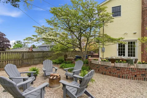 $1,550,000 | 2 West Oak Hill Drive, Oyster Bay, NY 11771