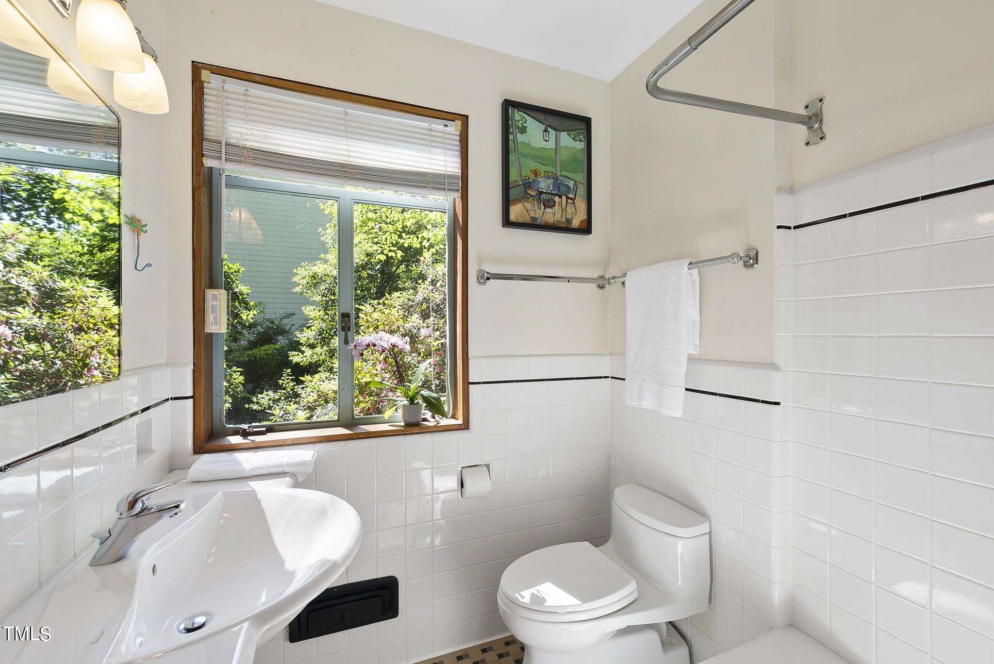 2715 Rosedale Avenue Raleigh, NC 27607 - Photo 11 of 46 Owners bath with bath tub