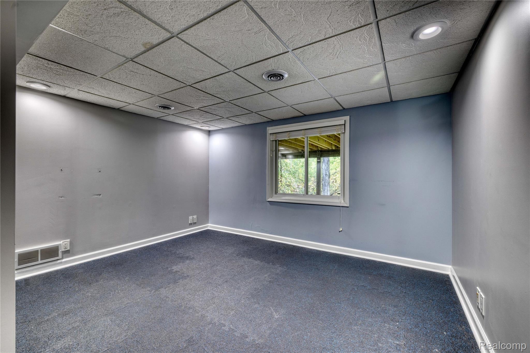 2356 Hiller Road West Bloomfield, MI 48324 - Photo 23 of 30 BasementGuestRoom.jpg
