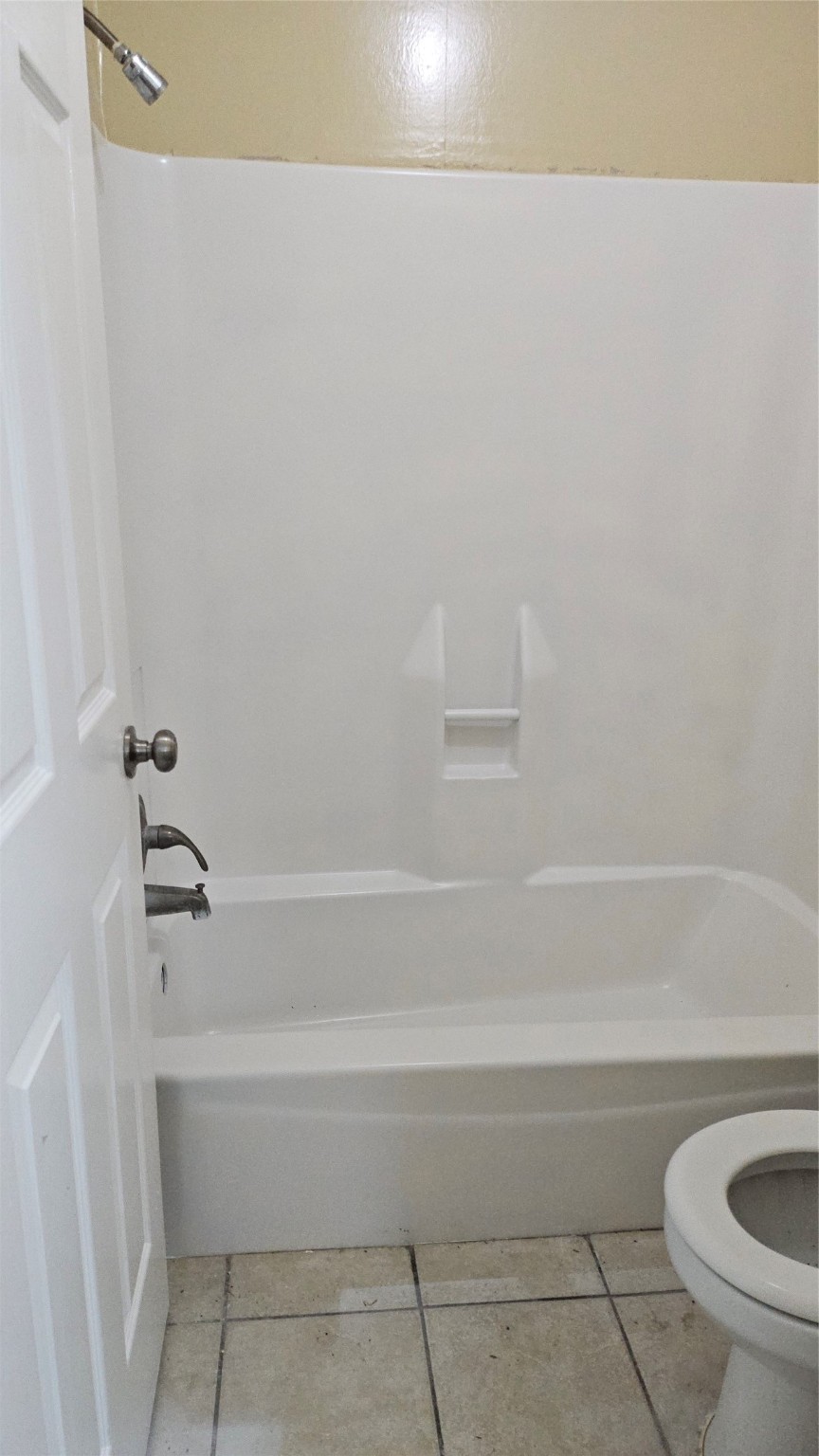 12807 Villawood Lane Houston, TX 77072 - Photo 11 of 14 Master bathtub