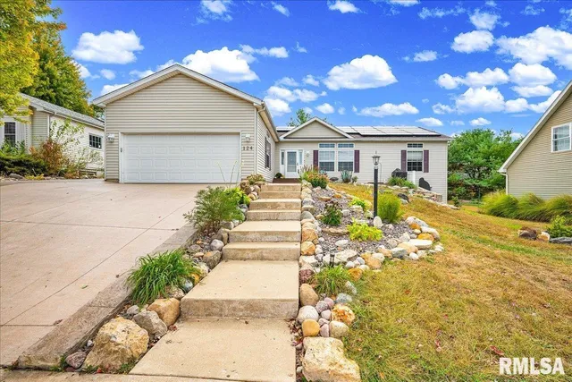 $239,900 | 124 South Columbus Street, North Pekin, IL 61554