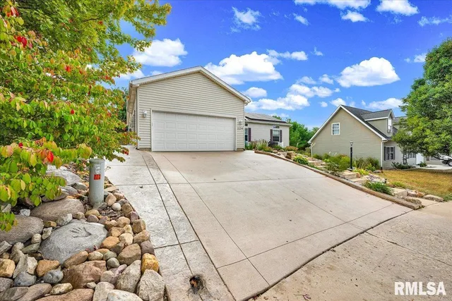 $239,900 | 124 South Columbus Street, North Pekin, IL 61554