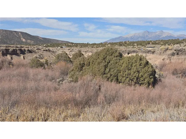 a black and white photo of a city