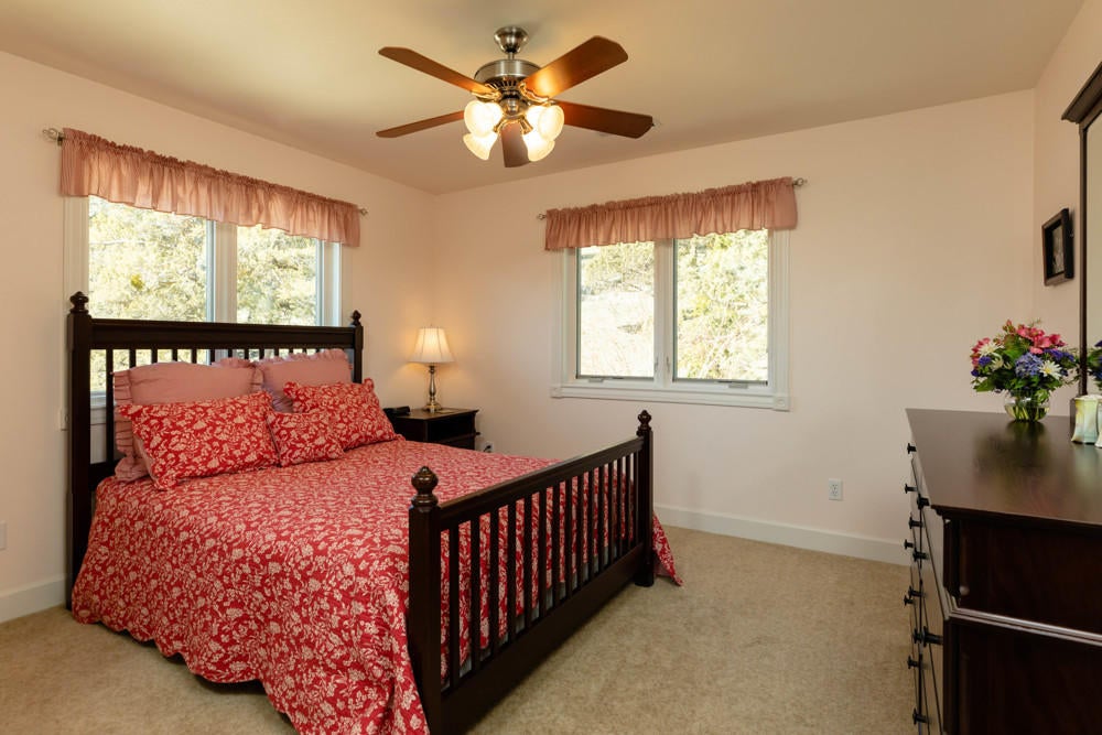 4426 Murrelet Road Klamath Falls, OR 97601 - Photo 39 of 54 Guest room #2 upper level