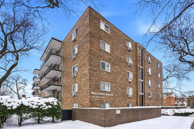 $2,350 | 250 Ridge Avenue, Unit 4H, Evanston, IL 60202