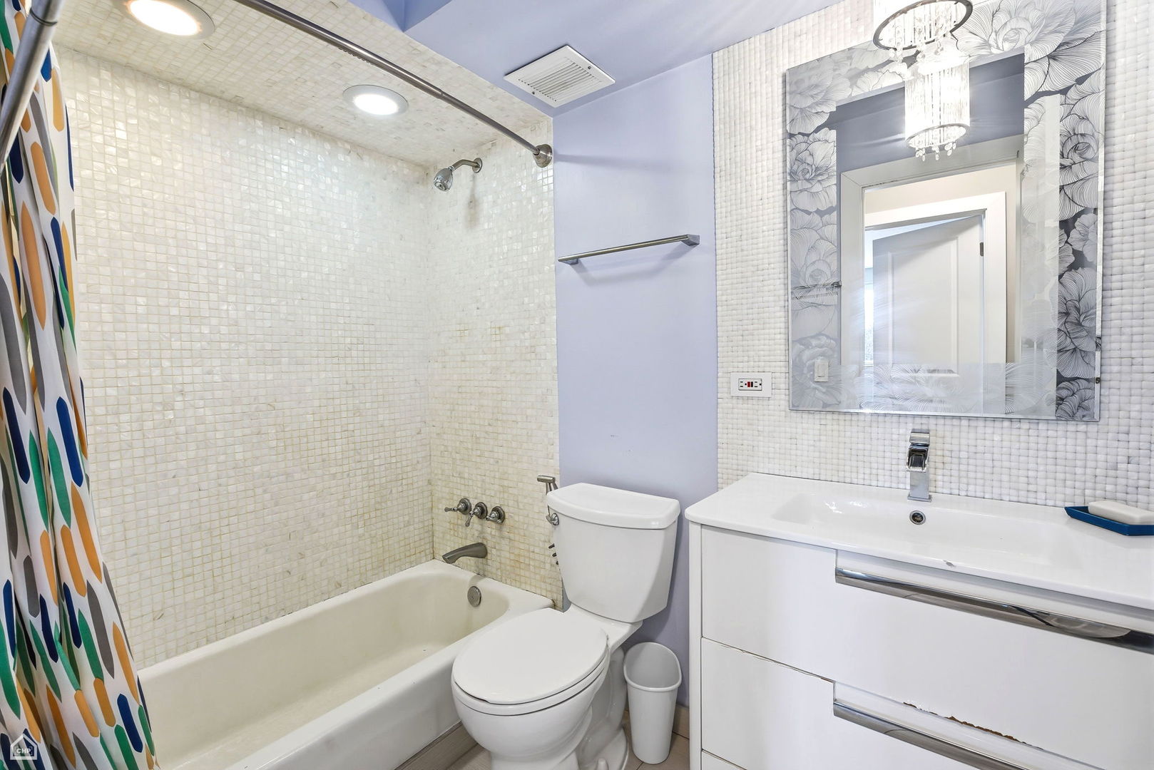 250 Ridge Avenue, Unit 4H Evanston, IL 60202 - Photo 15 of 17 a bathroom with a sink toilet and shower