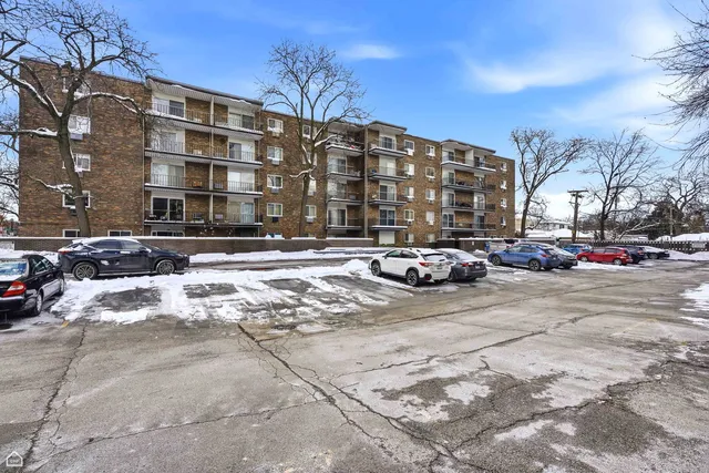 $2,350 | 250 Ridge Avenue, Unit 4H, Evanston, IL 60202