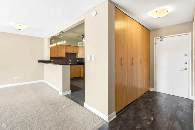 $2,350 | 250 Ridge Avenue, Unit 4H, Evanston, IL 60202