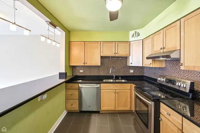 $2,350 | 250 Ridge Avenue, Unit 4H, Evanston, IL 60202