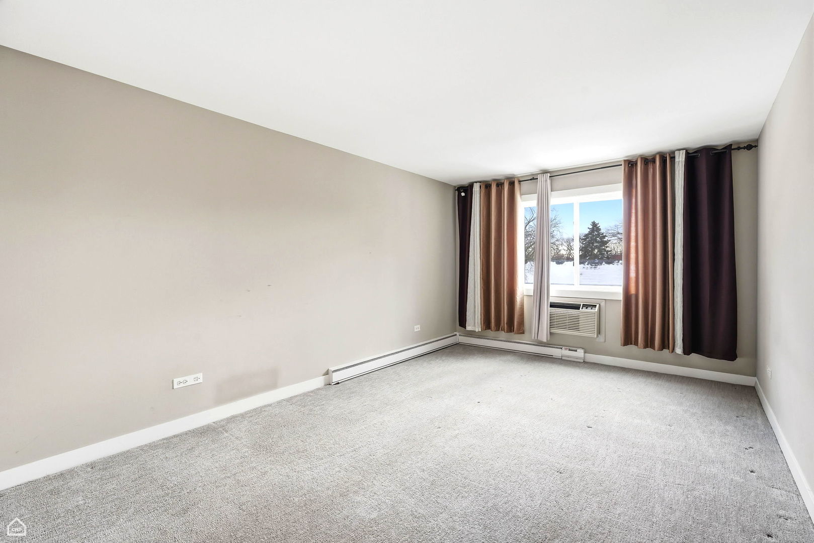 250 Ridge Avenue, Unit 4H Evanston, IL 60202 - Photo 9 of 17 an empty room with windows