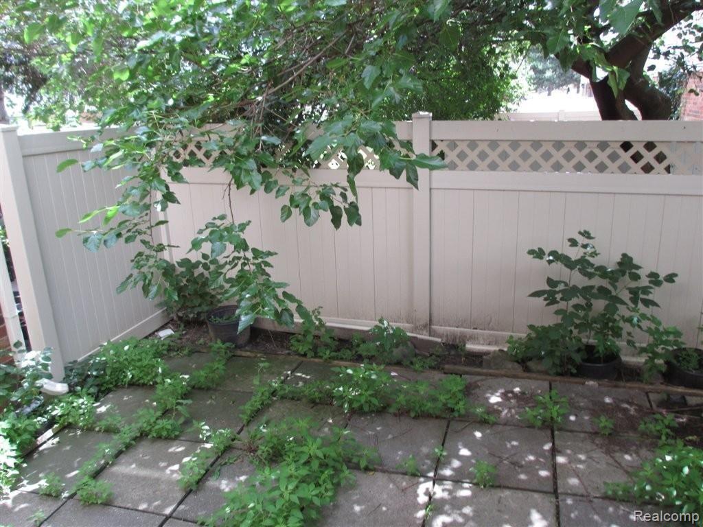 1728 East 13 Mile Road Madison Heights, MI 48071 - Photo 5 of 10 13 Mile Patio