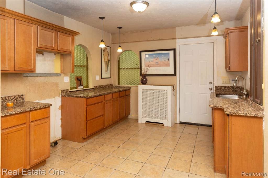 2136 Seminole Street Detroit, MI 48214 - Photo 16 of 37 Gallery Image 16