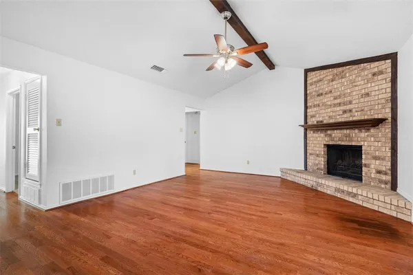 $2,000 | 921 Red Oak Street, Azle, TX 76020