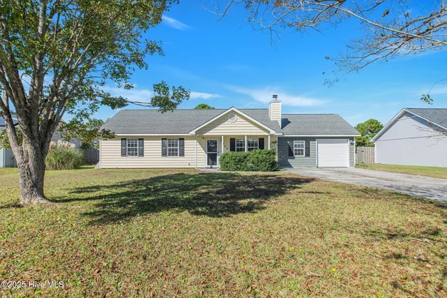 $240,000 | 409 Foxtrace Lane, Hubert, NC 28539