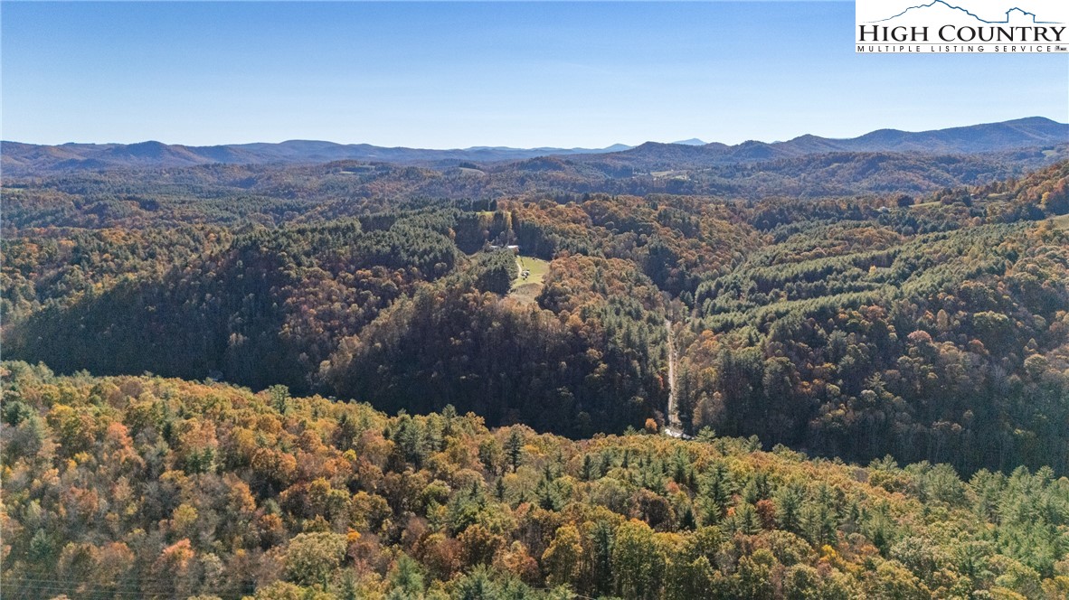 River Front Ridge Drive Jefferson, NC 28640 - Photo 18 of 19 a view of a house with a snow yard