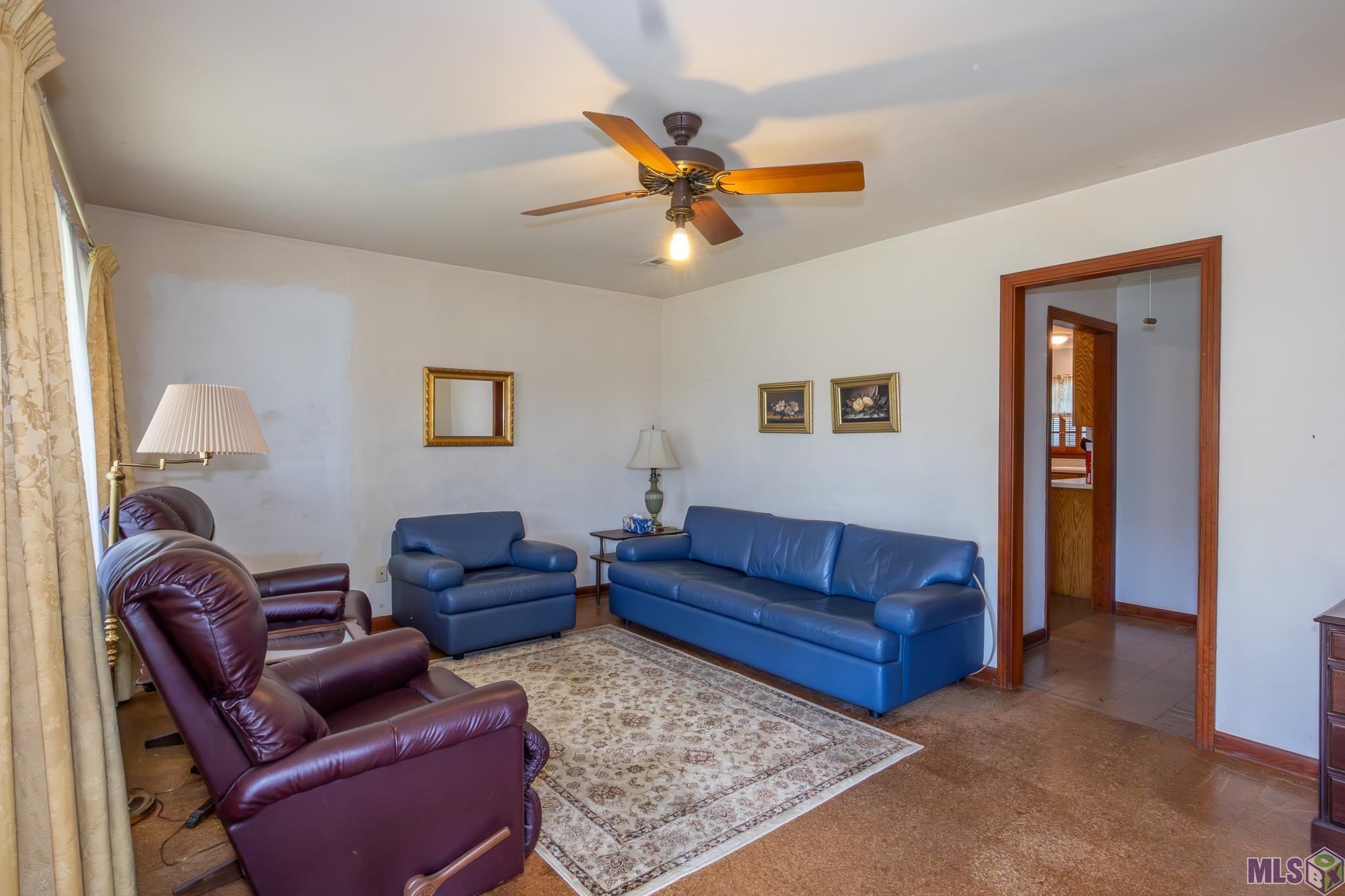 158 Wayne Avenue Houma, LA 70360 - Photo 3 of 14 Living