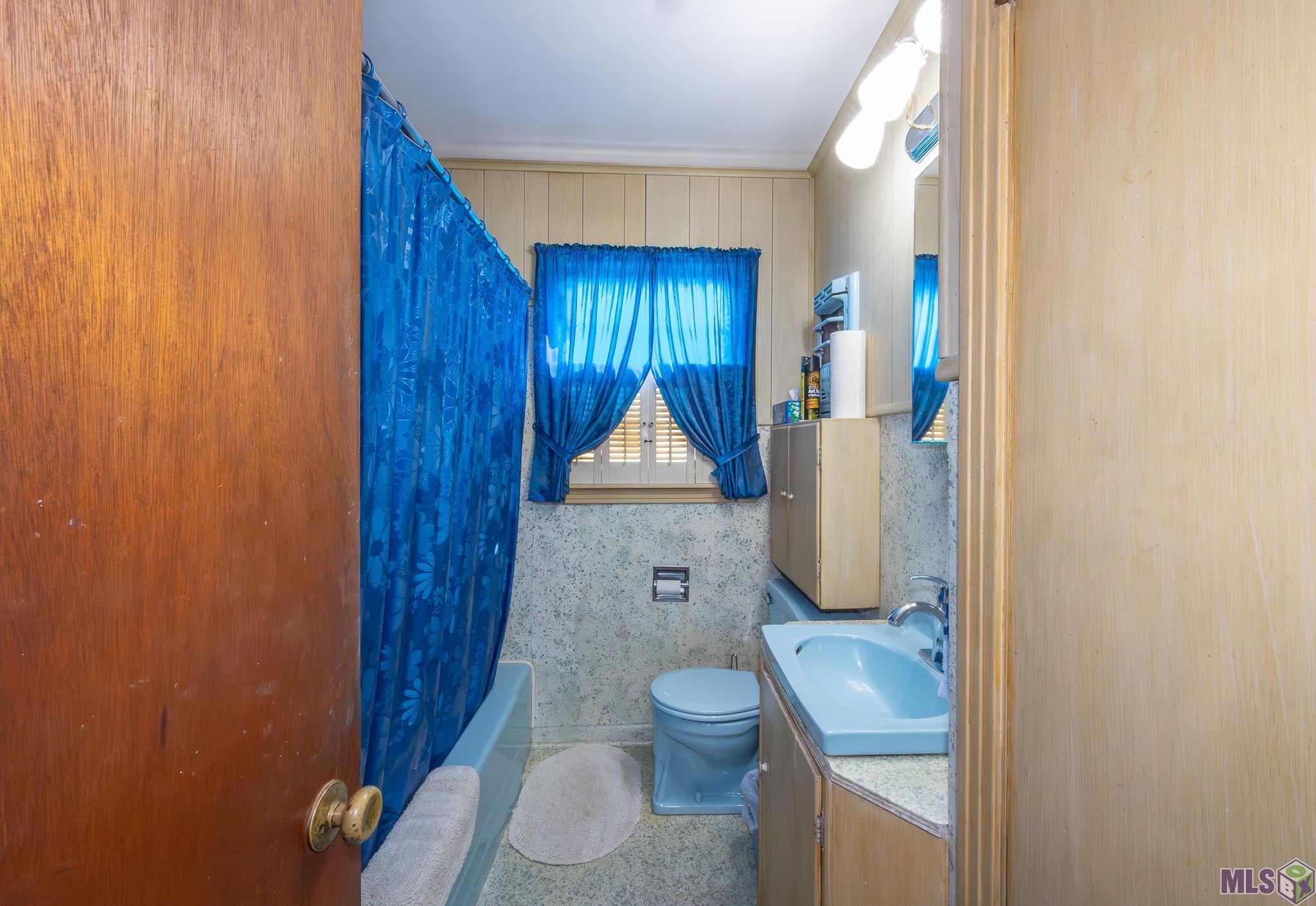 158 Wayne Avenue Houma, LA 70360 - Photo 8 of 14 Bathroom