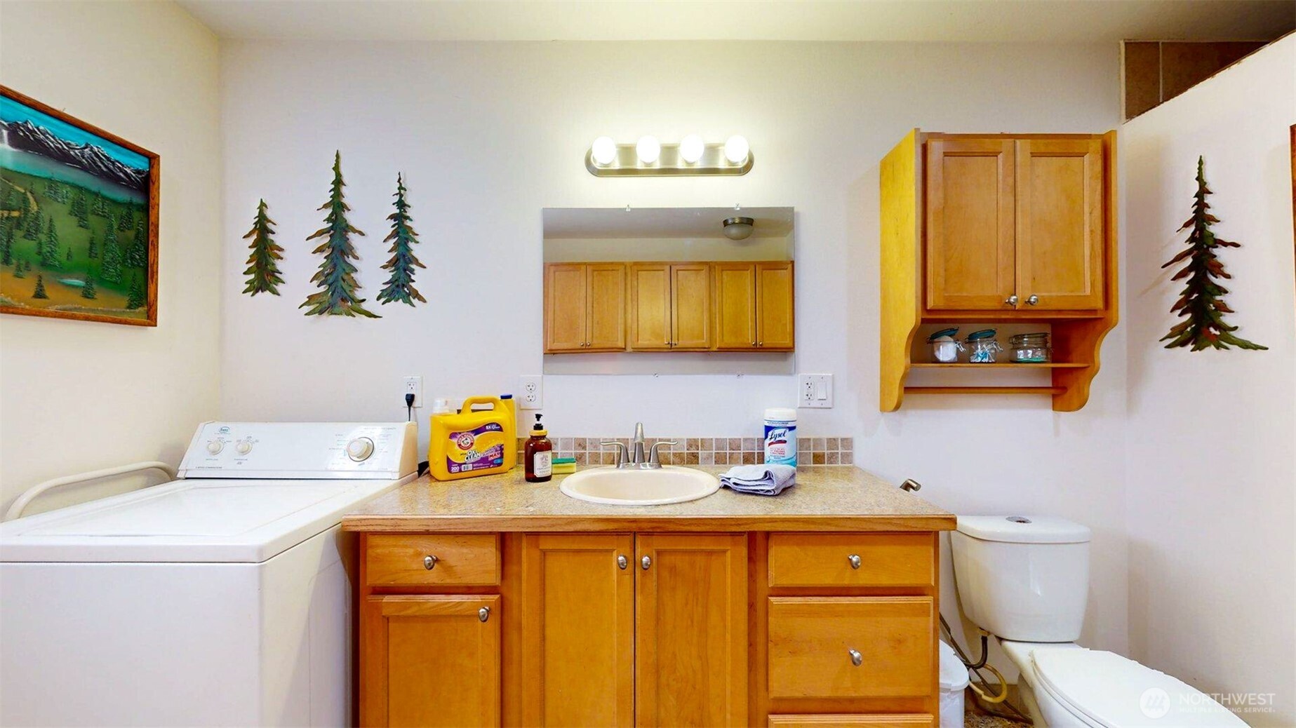 46 Shumway Road Omak, WA 98841 - Photo 17 of 40 a bathroom with a sink a mirror and a toilet