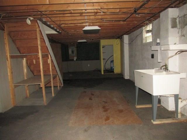 1892 Dime Road Vandergrift, PA 15690 - Photo 2 of 16