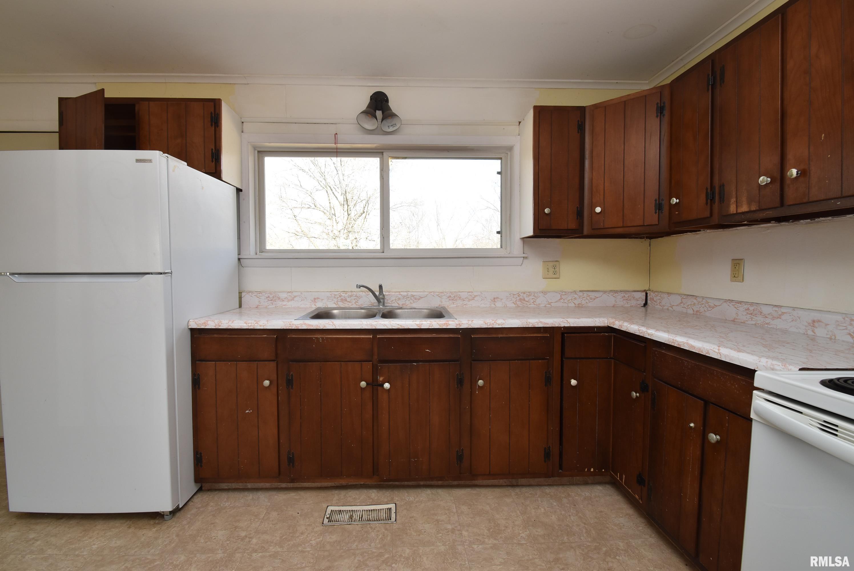 2916 North Trivoli Road Trivoli, IL 61569 - Photo 13 of 32