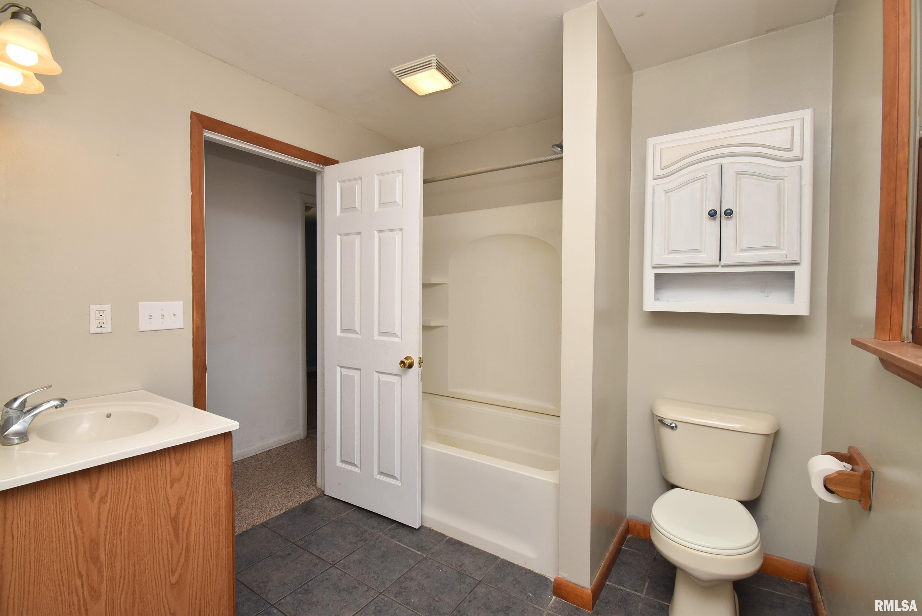 2916 North Trivoli Road Trivoli, IL 61569 - Photo 17 of 32