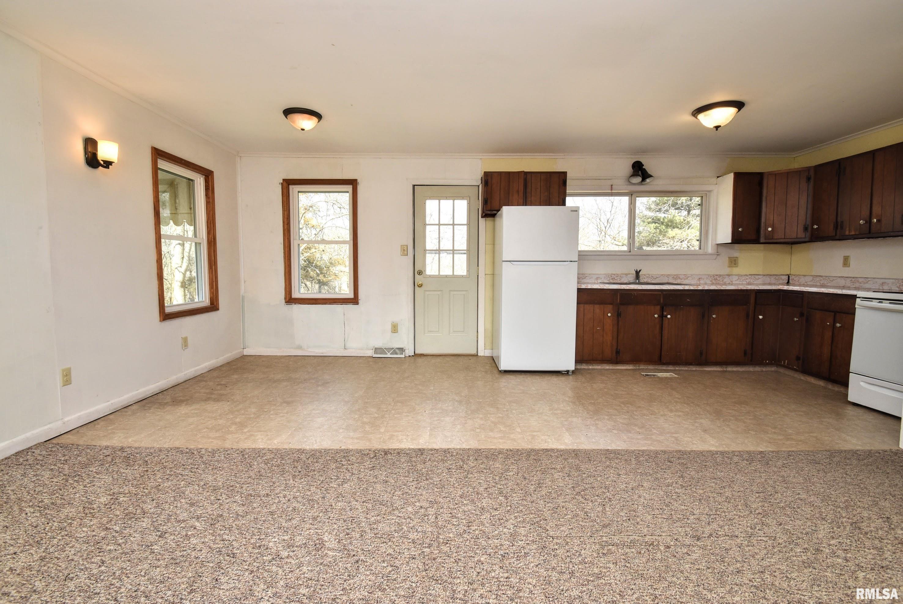 2916 North Trivoli Road Trivoli, IL 61569 - Photo 6 of 32