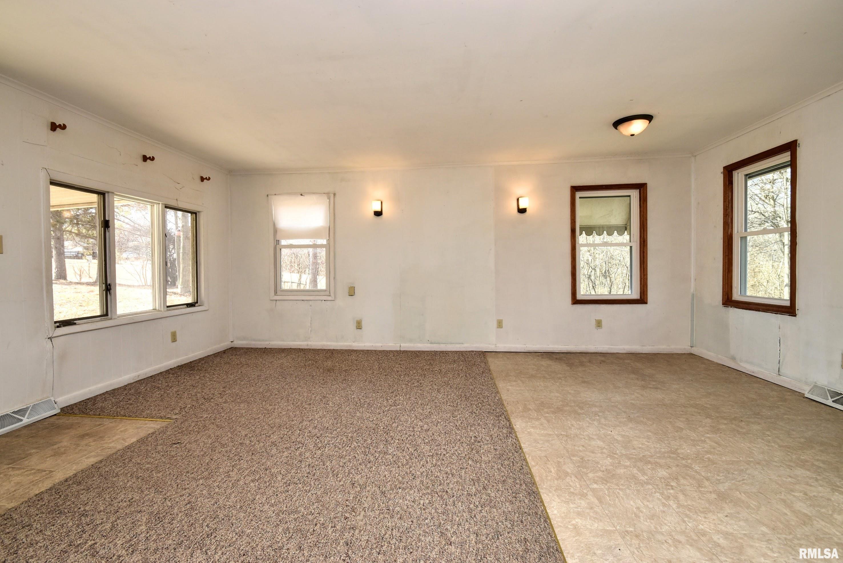 2916 North Trivoli Road Trivoli, IL 61569 - Photo 7 of 32