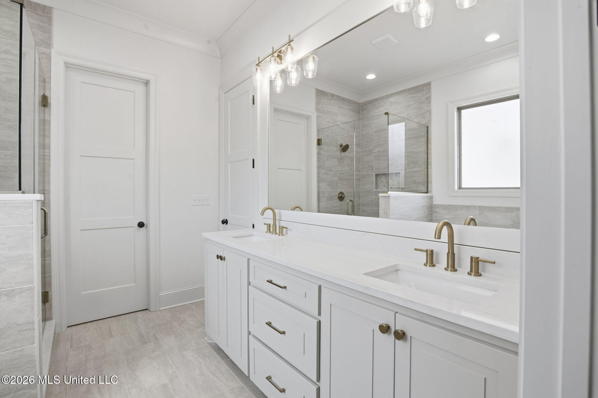 181 Bronson Bend Flowood, MS 39232 - Photo 34 of 60 Master Bath