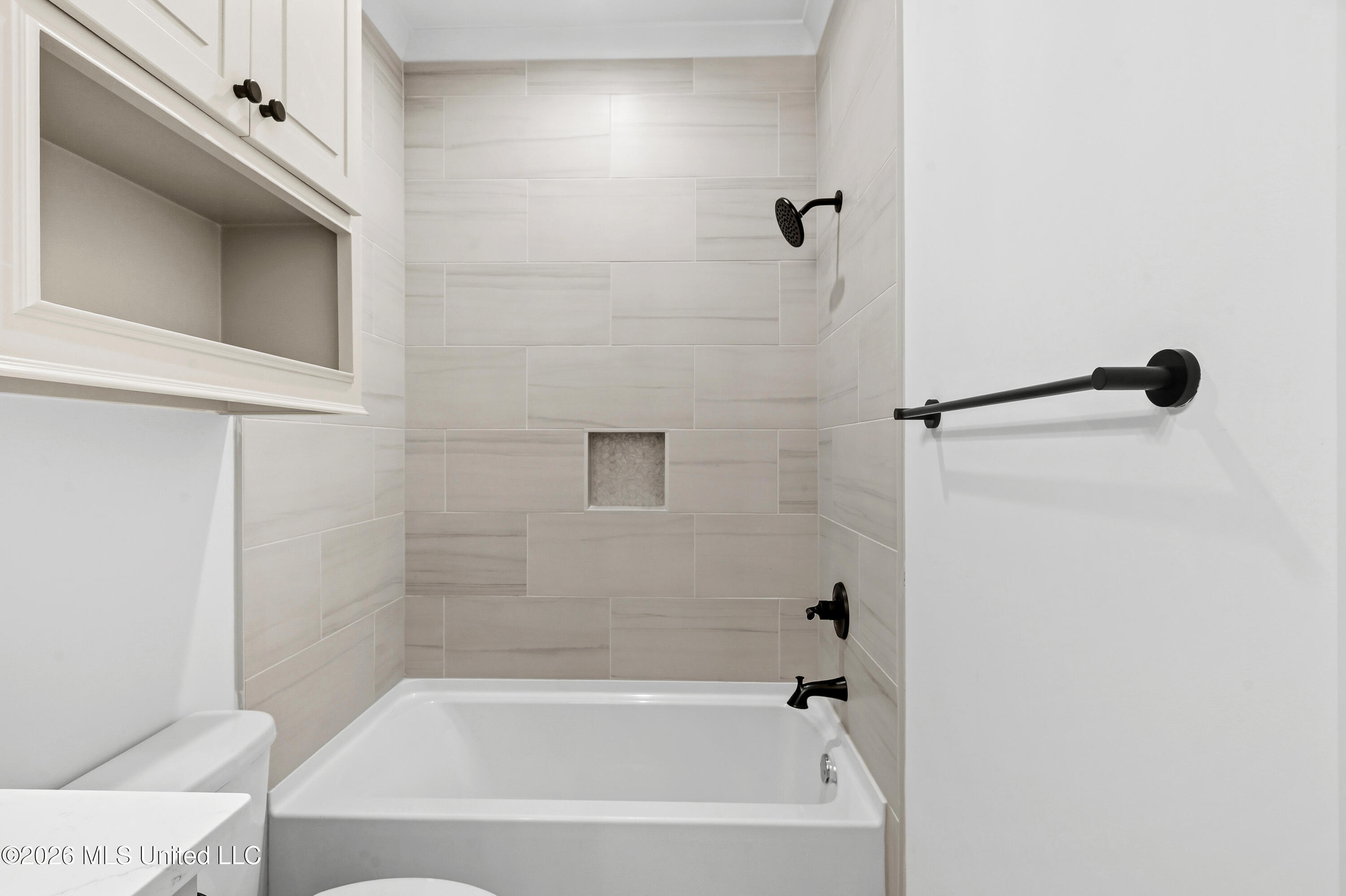 181 Bronson Bend Flowood, MS 39232 - Photo 64 of 75 Guest Bath #2(Located in Guest Room 3)
