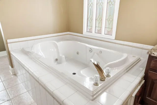 $889,900 | 2070 King College Road, Bristol, TN 37620