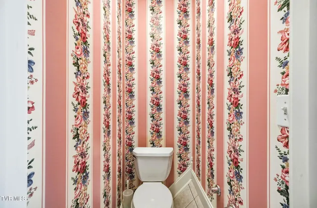 $889,900 | 2070 King College Road, Bristol, TN 37620