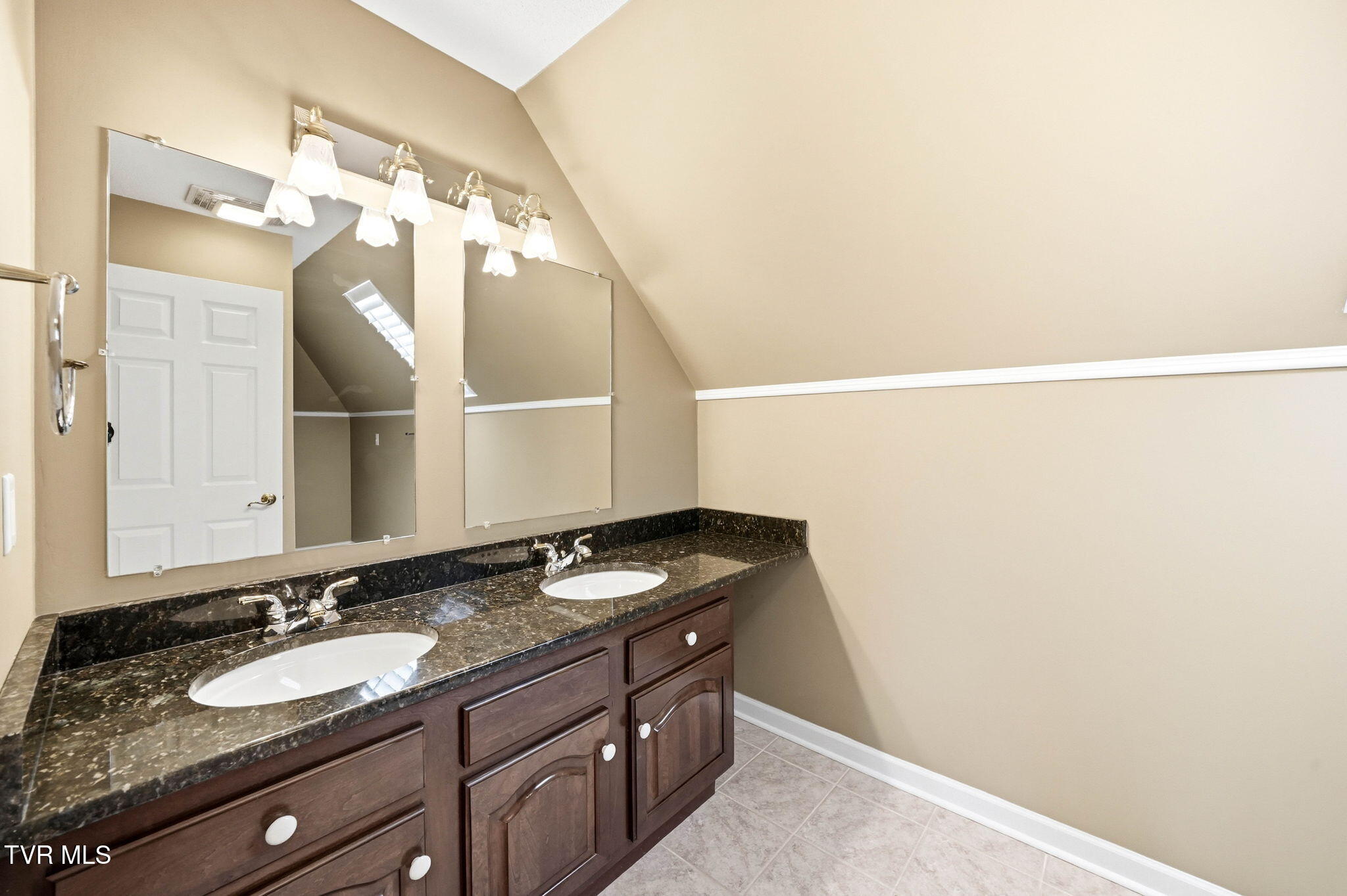 2070 King College Road Bristol, TN 37620 - Photo 33 of 71 35-web-or-mls-2070_King college-37