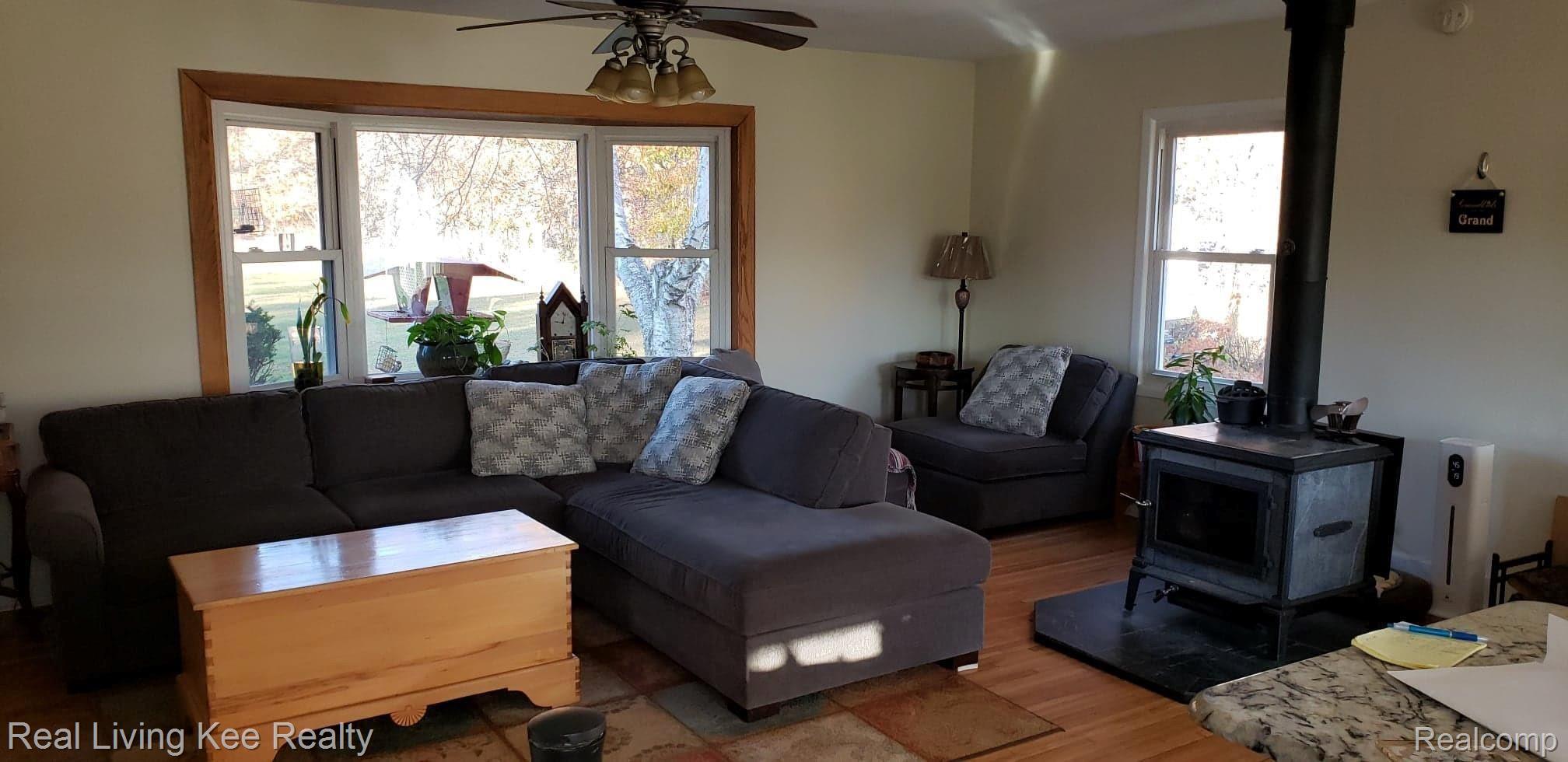 3849 Williams Road Columbiaville, MI 48421 - Photo 7 of 27 Living Room.jpg