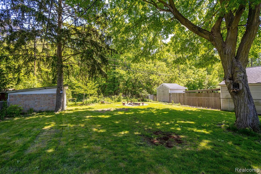 21706 Power Road Farmington Hills, MI 48336 - Photo 11 of 27