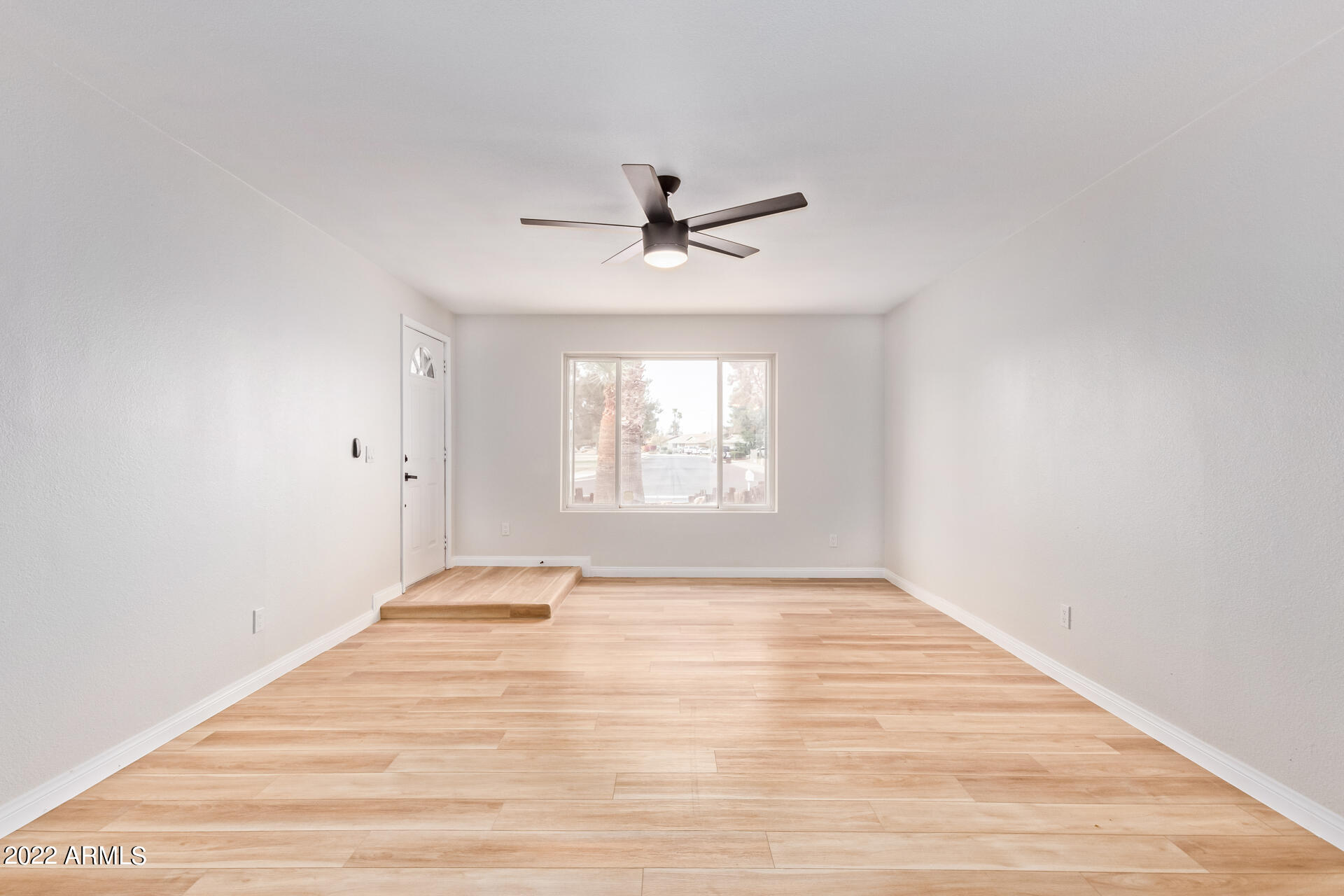 2821 West Hearn Road Phoenix, AZ 85053 - Photo 5 of 23 Front LivingRM