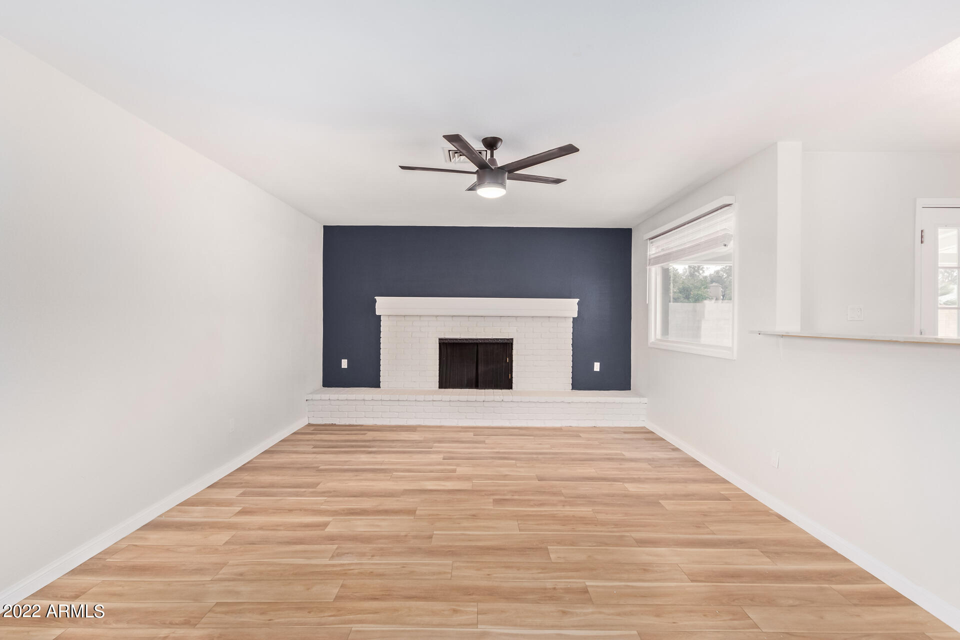 2821 West Hearn Road Phoenix, AZ 85053 - Photo 6 of 23 Back LivingRM