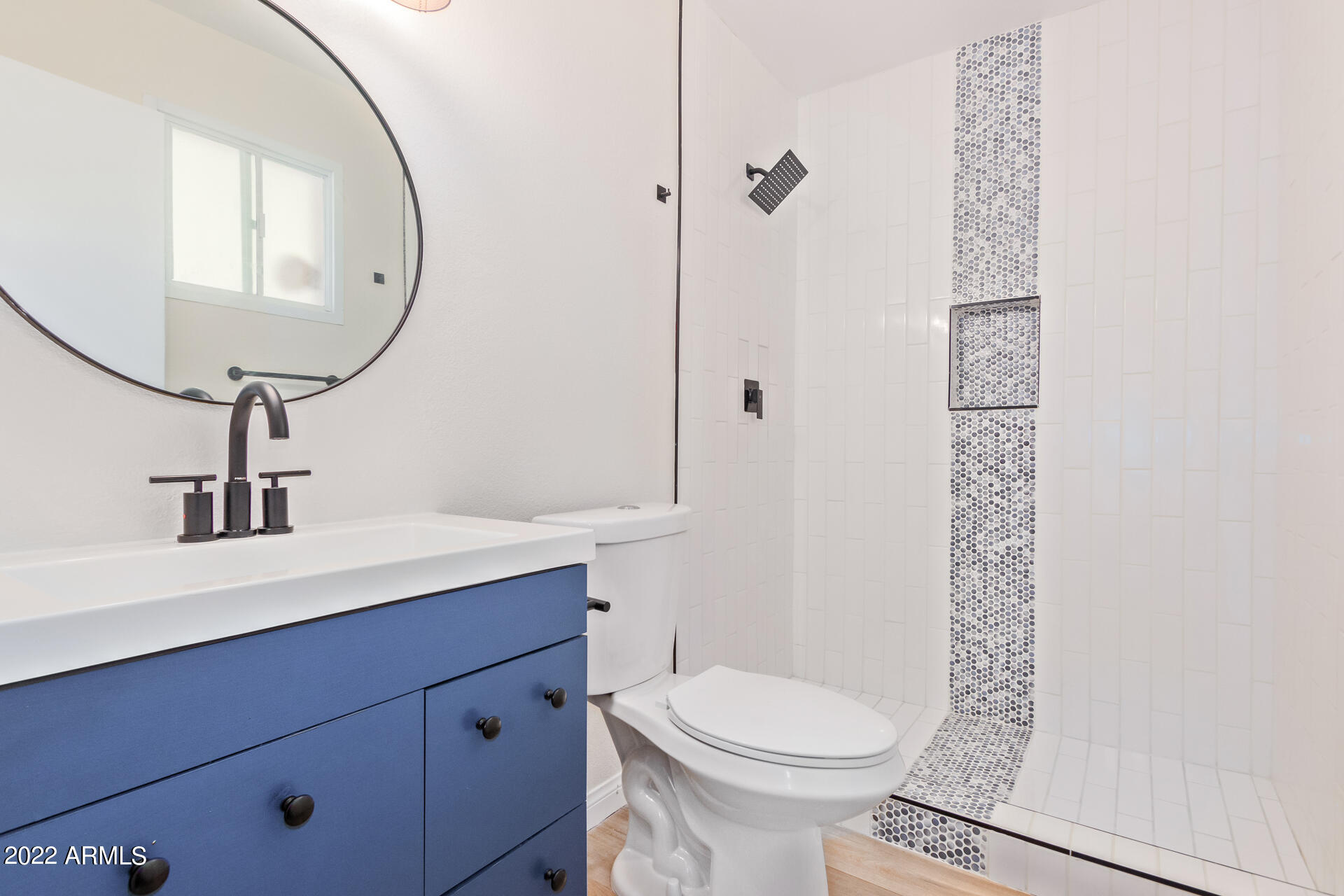 2821 West Hearn Road Phoenix, AZ 85053 - Photo 10 of 23 3/4 Master Bath