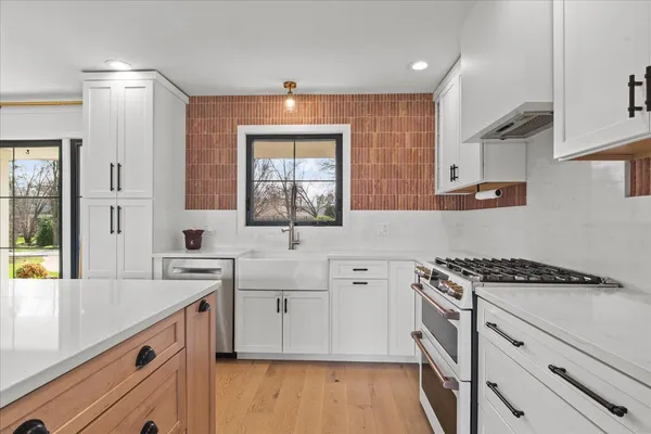 $1,249,000 | 1975 Valley View Road, Northfield, IL 60093
