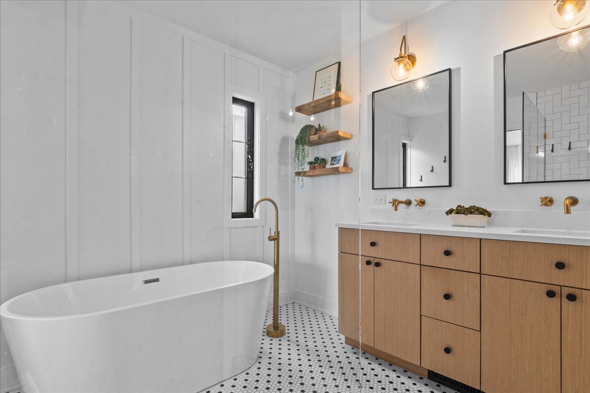 1975 Valley View Road Northfield, IL 60093 - Photo 28 of 45 a bathroom with a bathtub a sink and mirror