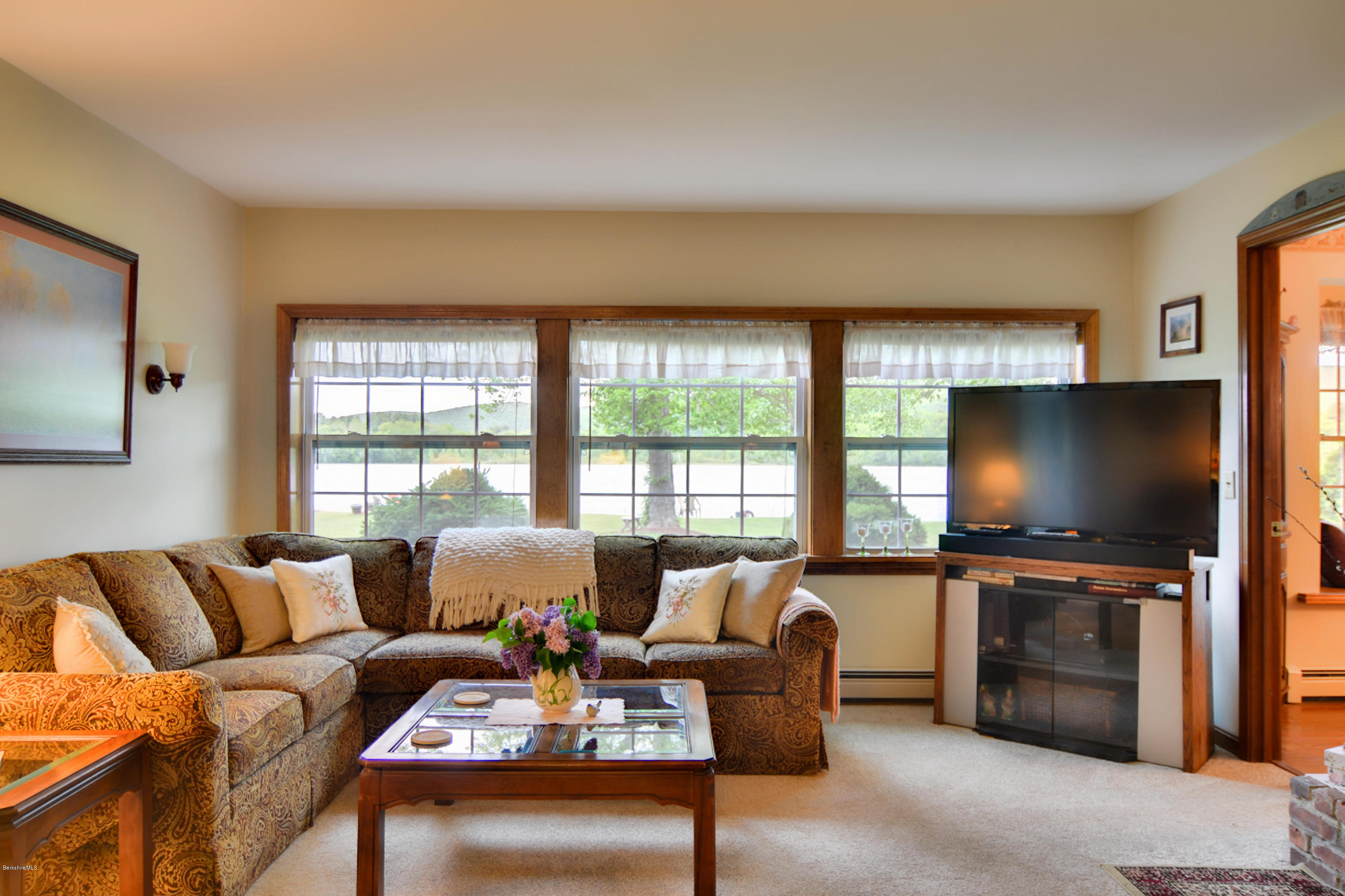 565 Pecks Road Pittsfield, MA 01201 - Photo 13 of 48 DSC_0283-1