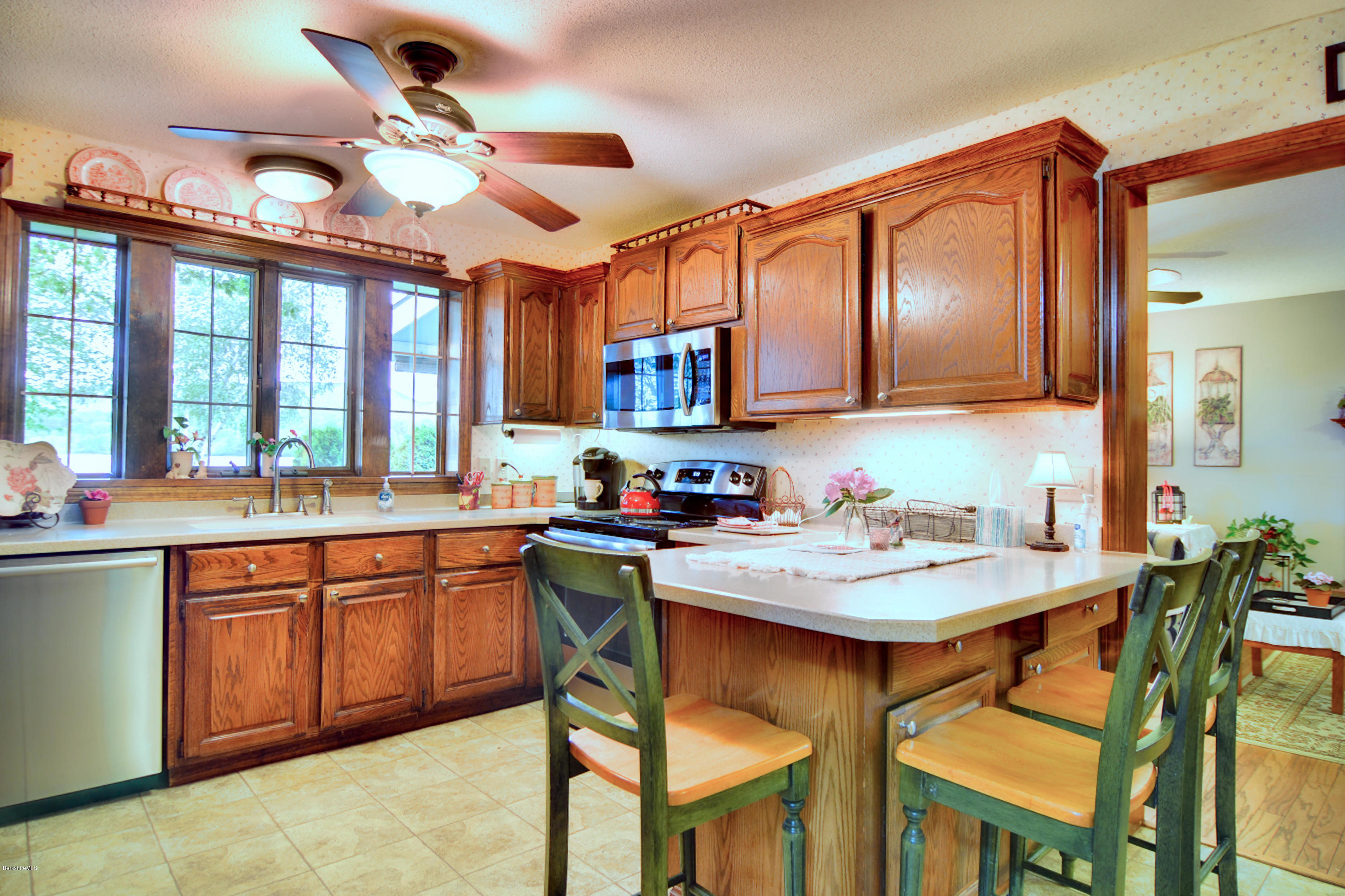 565 Pecks Road Pittsfield, MA 01201 - Photo 19 of 48 DSC_0324-1