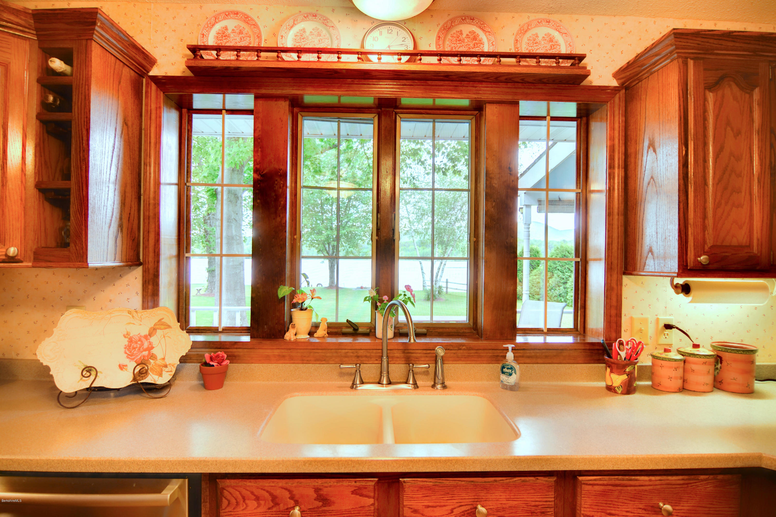 565 Pecks Road Pittsfield, MA 01201 - Photo 21 of 48 DSC_0330-1
