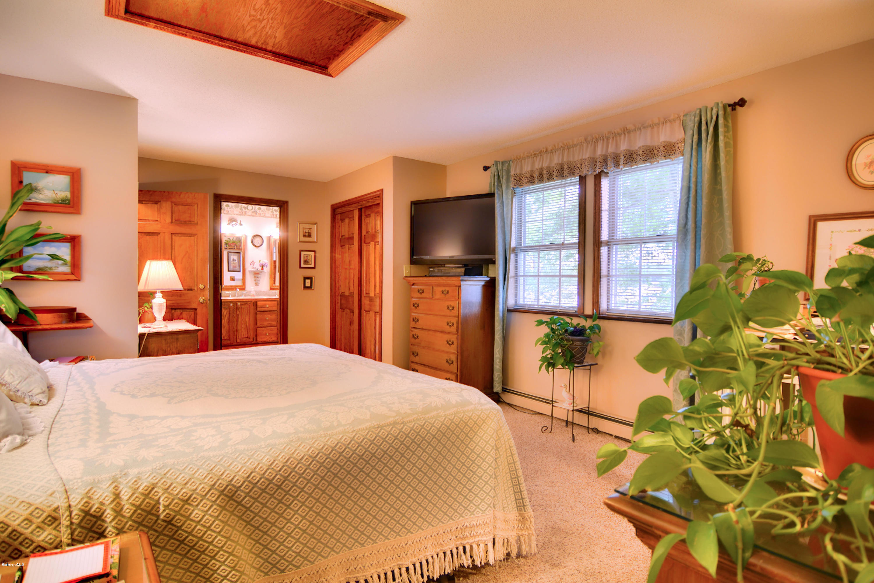 565 Pecks Road Pittsfield, MA 01201 - Photo 35 of 48 DSC_0379-1